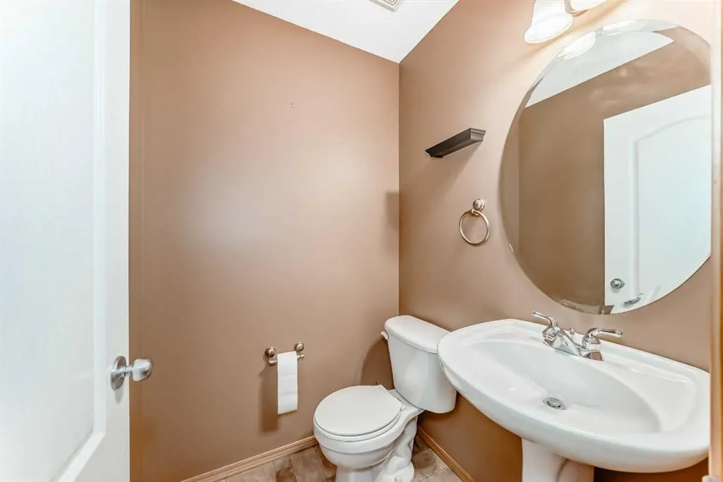 176 Cranwell Crescent SE