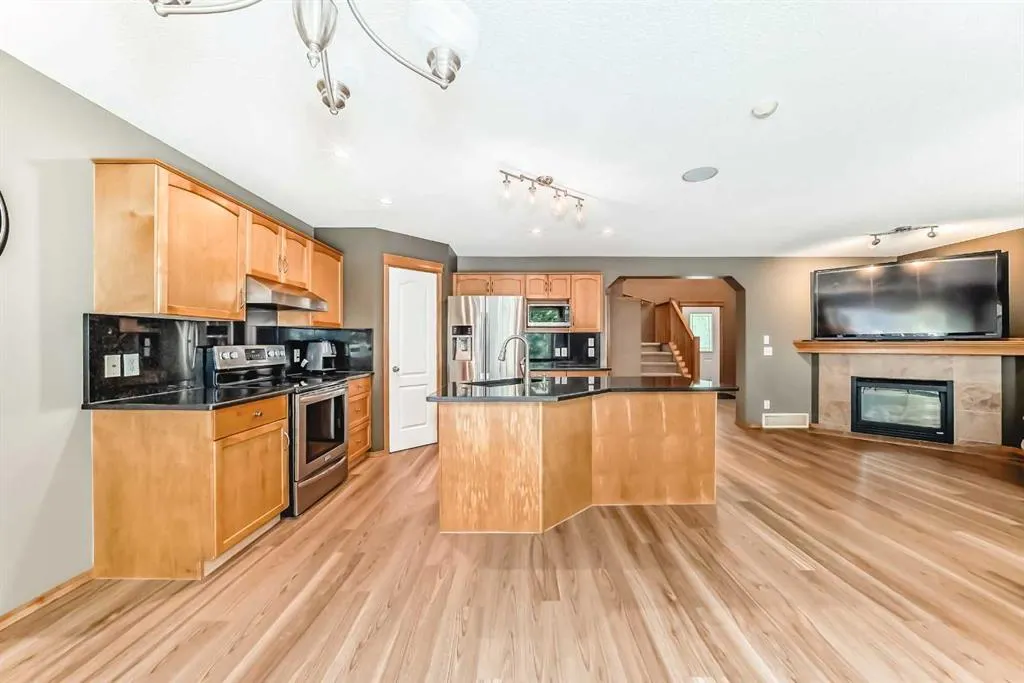 176 Cranwell Crescent SE