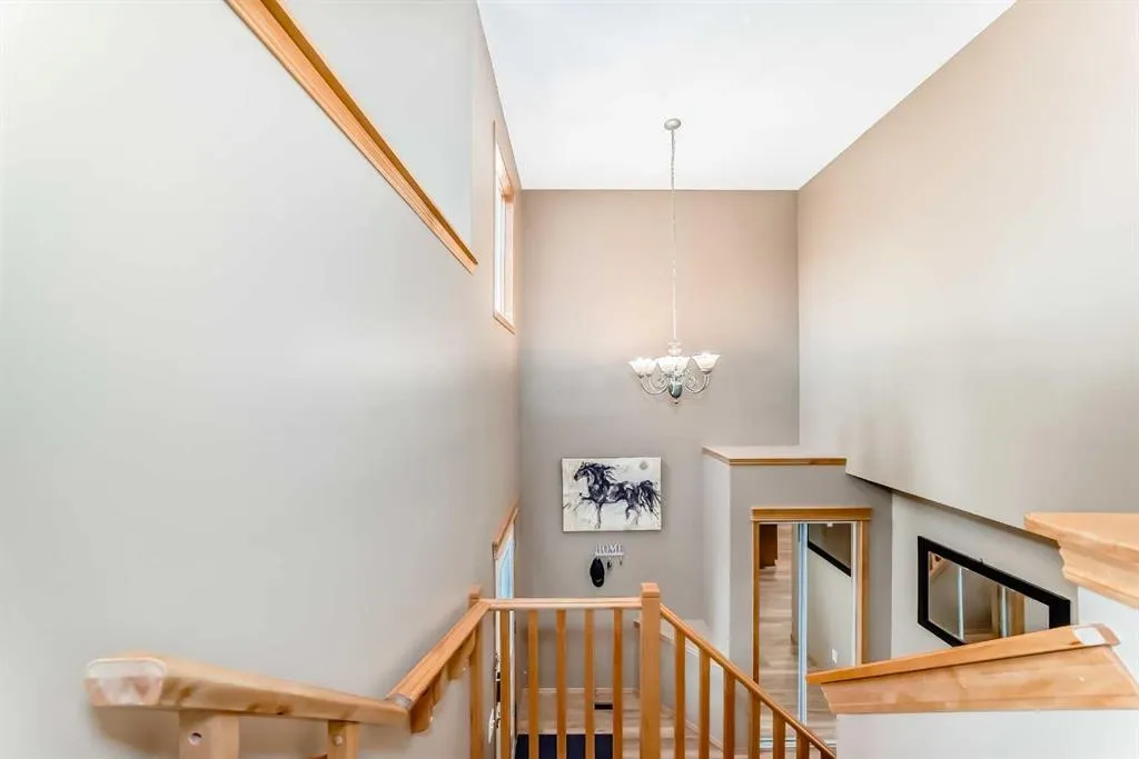 176 Cranwell Crescent SE