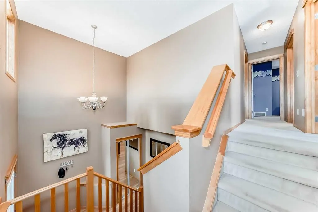 176 Cranwell Crescent SE