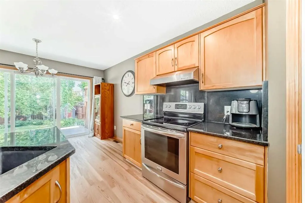 176 Cranwell Crescent SE