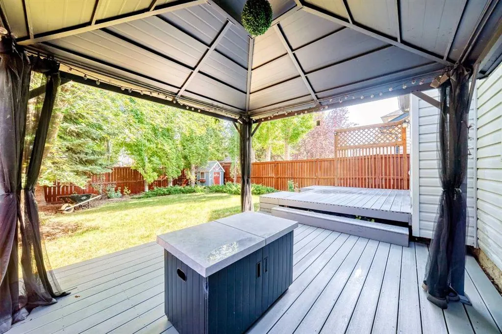 176 Cranwell Crescent SE