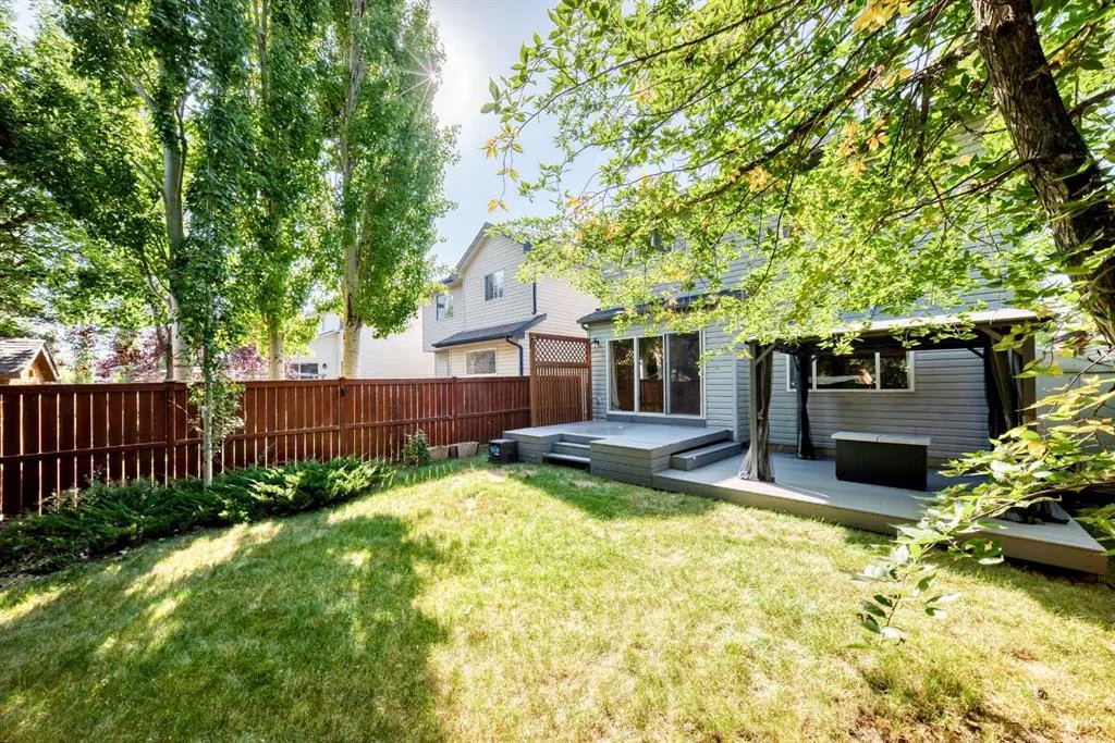 176 Cranwell Crescent SE