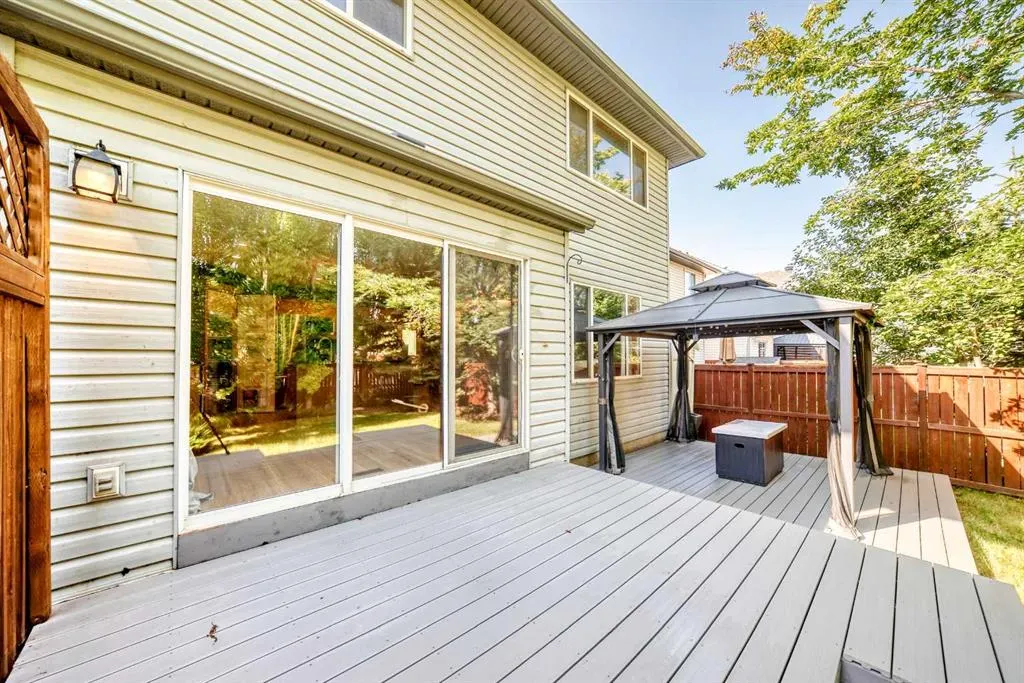 176 Cranwell Crescent SE