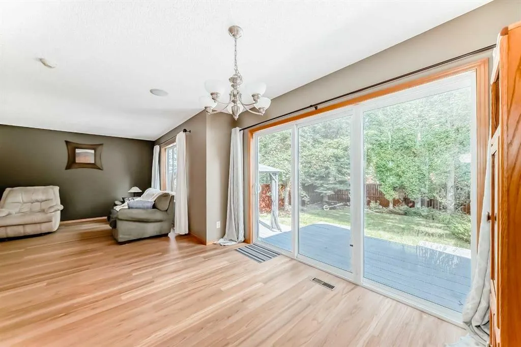 176 Cranwell Crescent SE