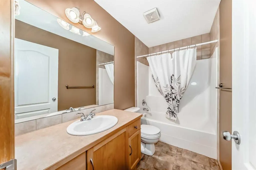 176 Cranwell Crescent SE
