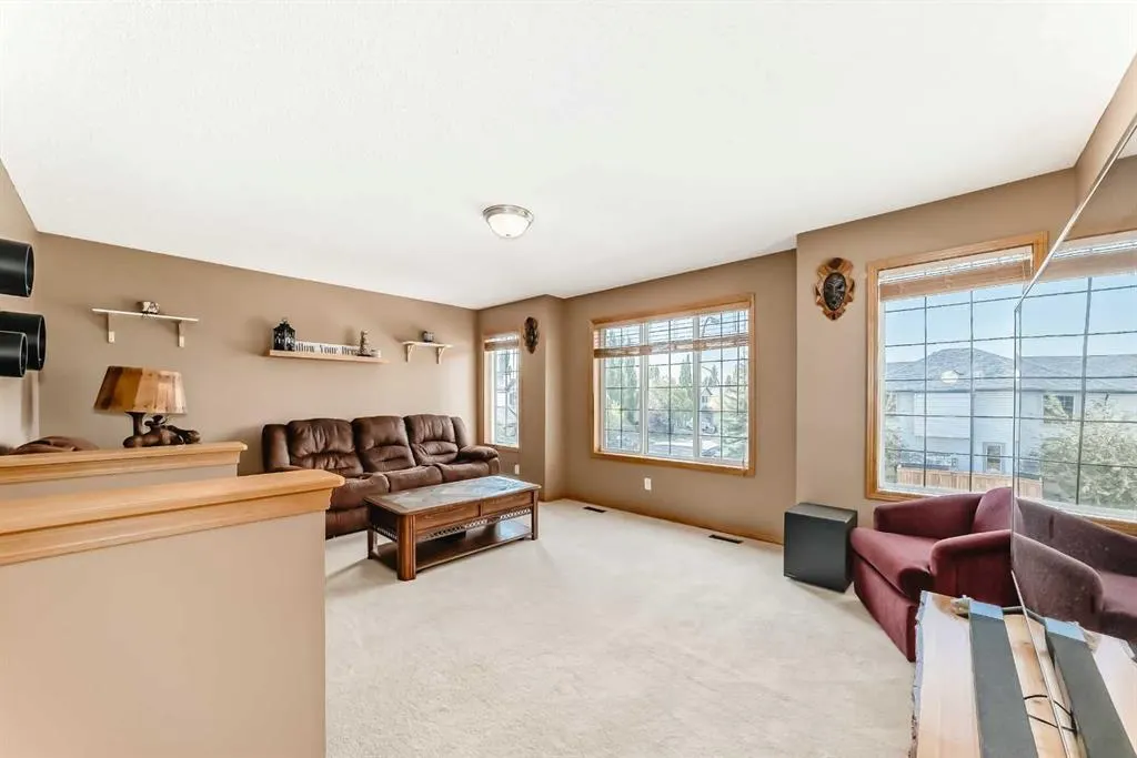 176 Cranwell Crescent SE