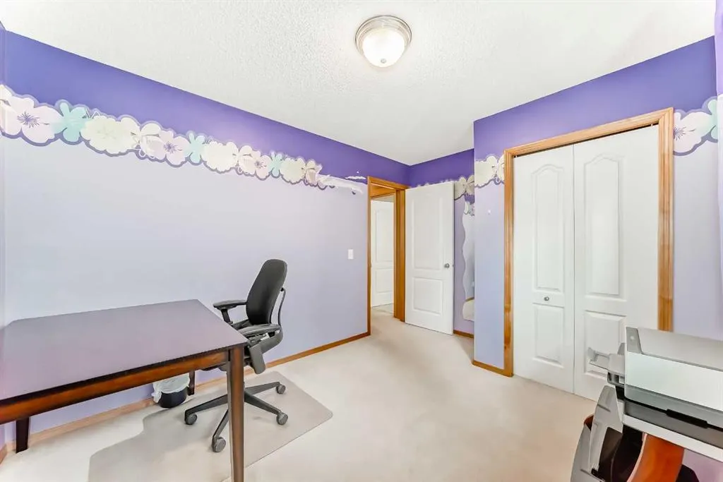 176 Cranwell Crescent SE