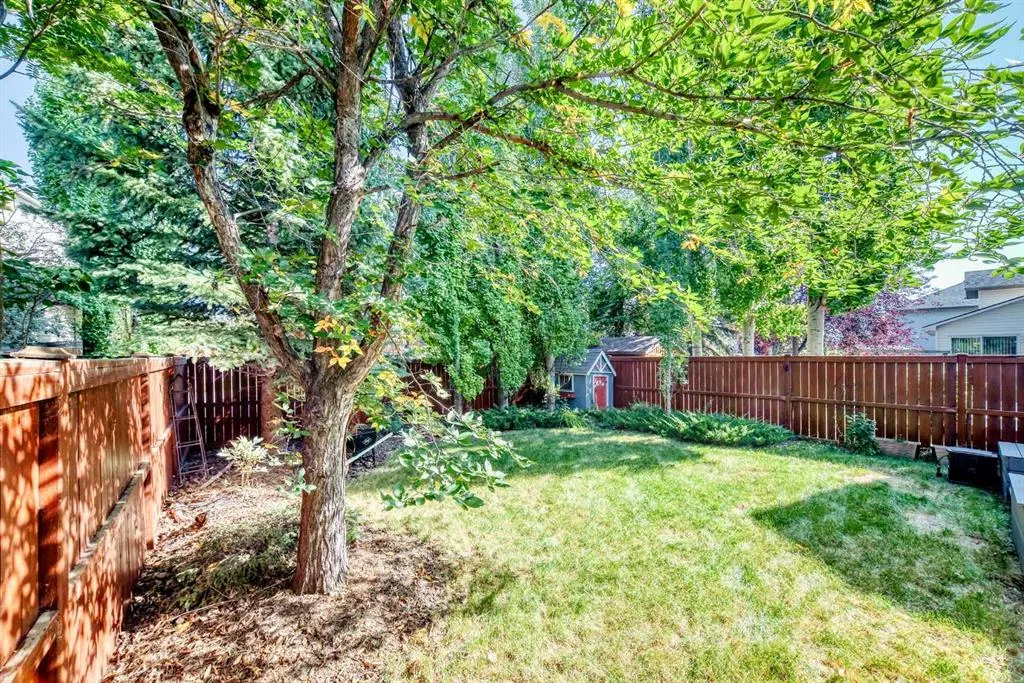 176 Cranwell Crescent SE