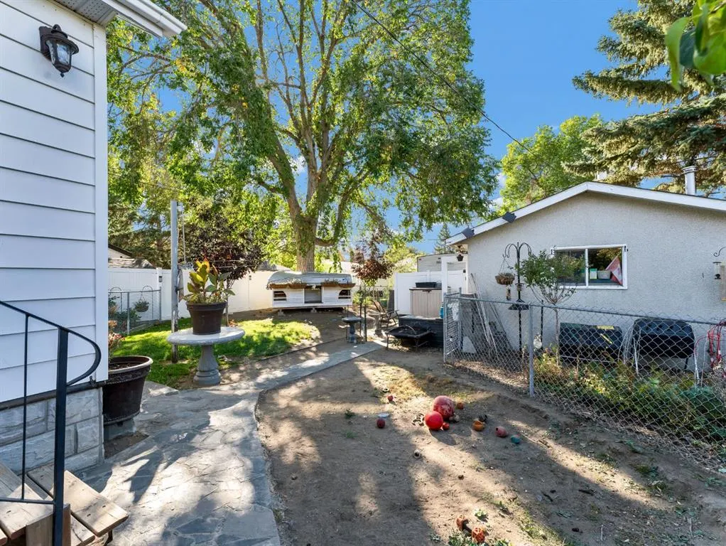 111 10 Street SW