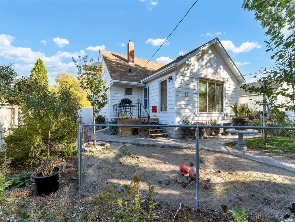111 10 Street SW