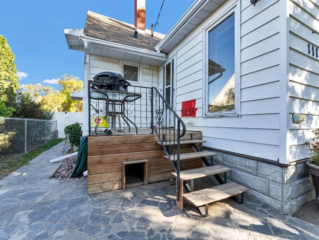 111 10 Street SW
