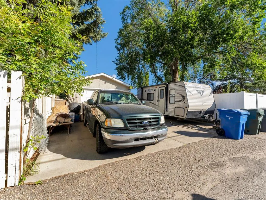 111 10 Street SW