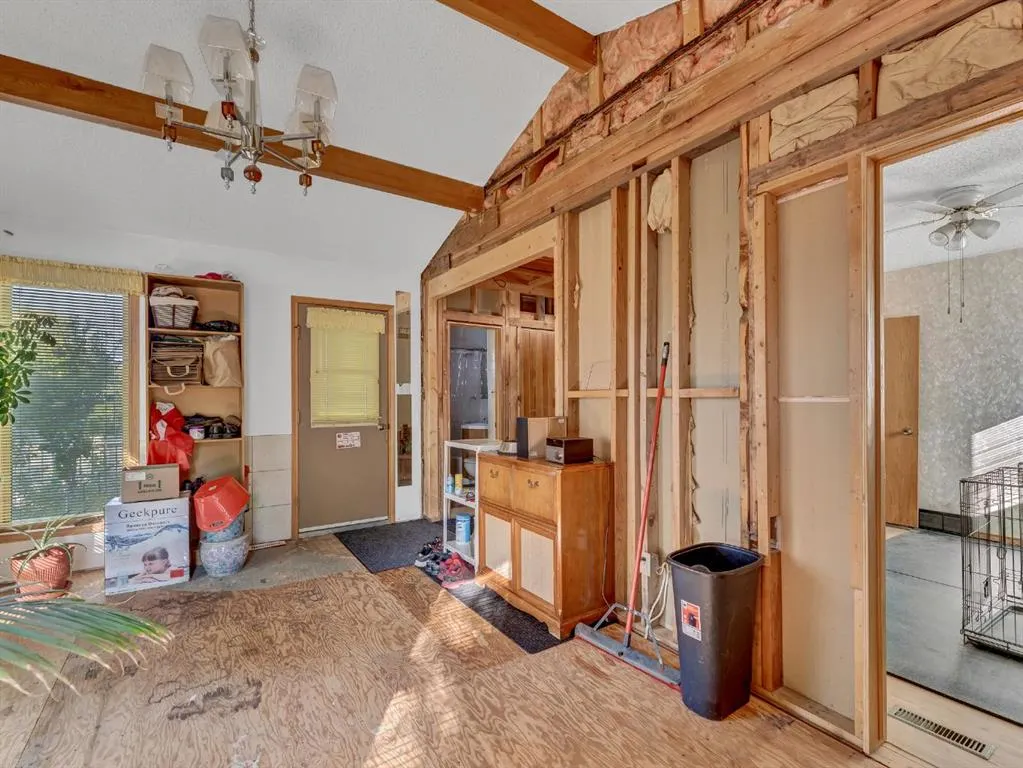 111 10 Street SW