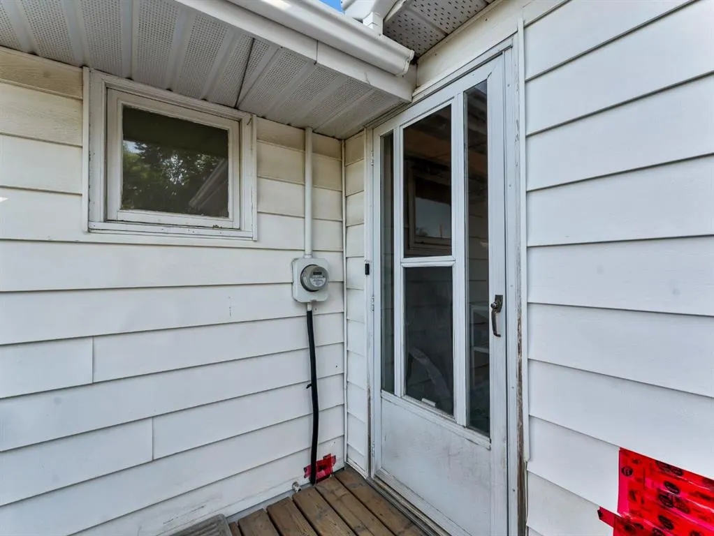 111 10 Street SW