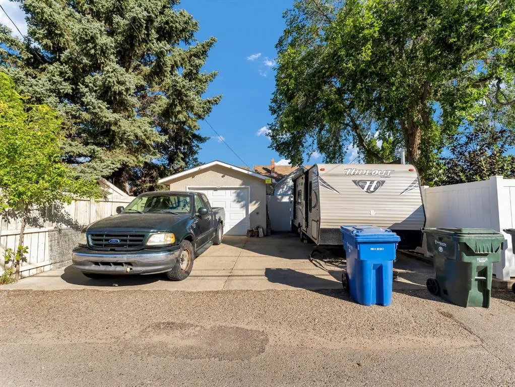 111 10 Street SW