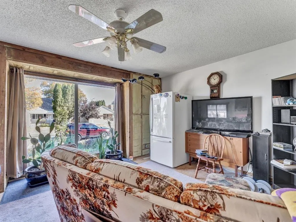 111 10 Street SW