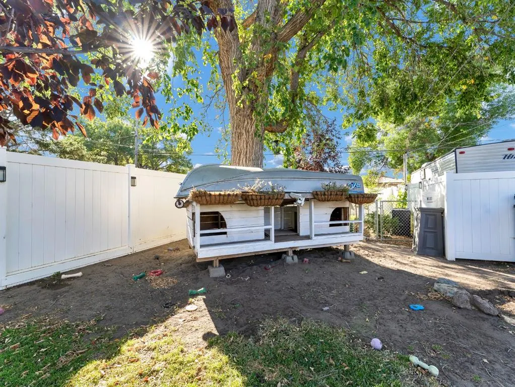 111 10 Street SW