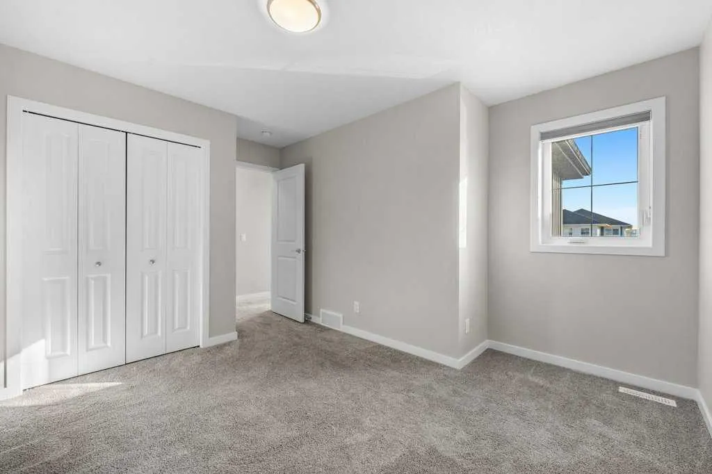 166 Carringsby Way NW