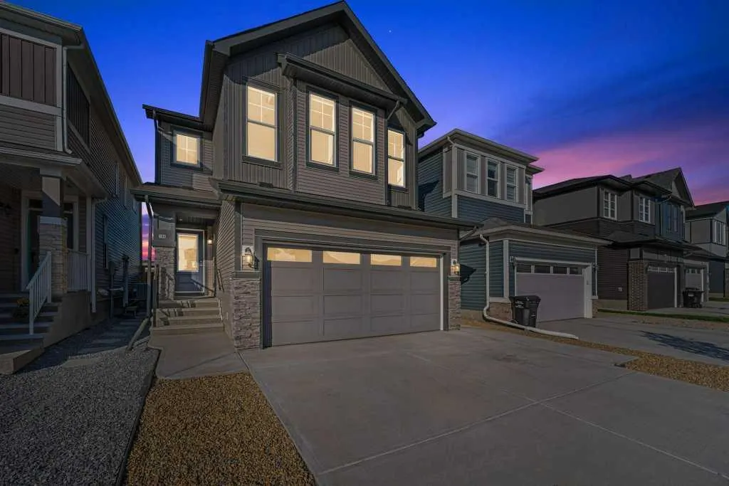 166 Carringsby Way NW