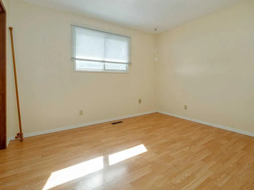 43 Ryerson Road W