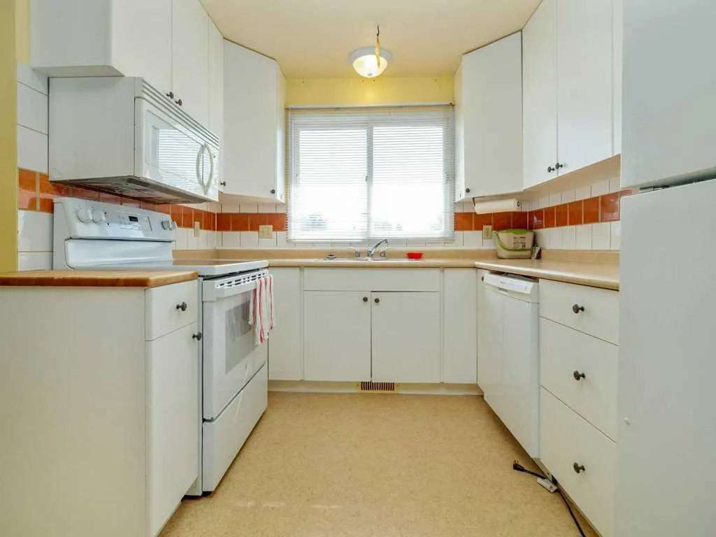 43 Ryerson Road W