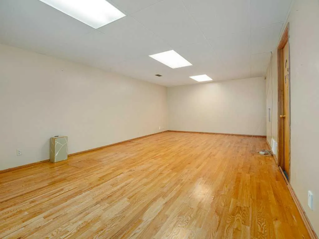 43 Ryerson Road W