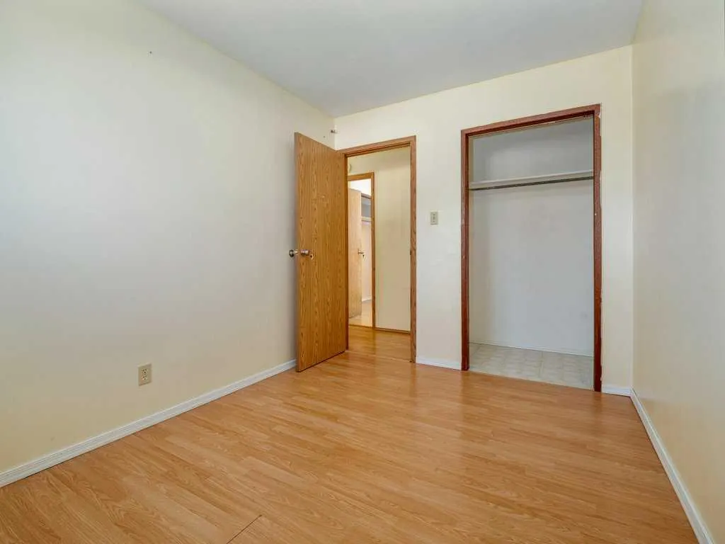 43 Ryerson Road W