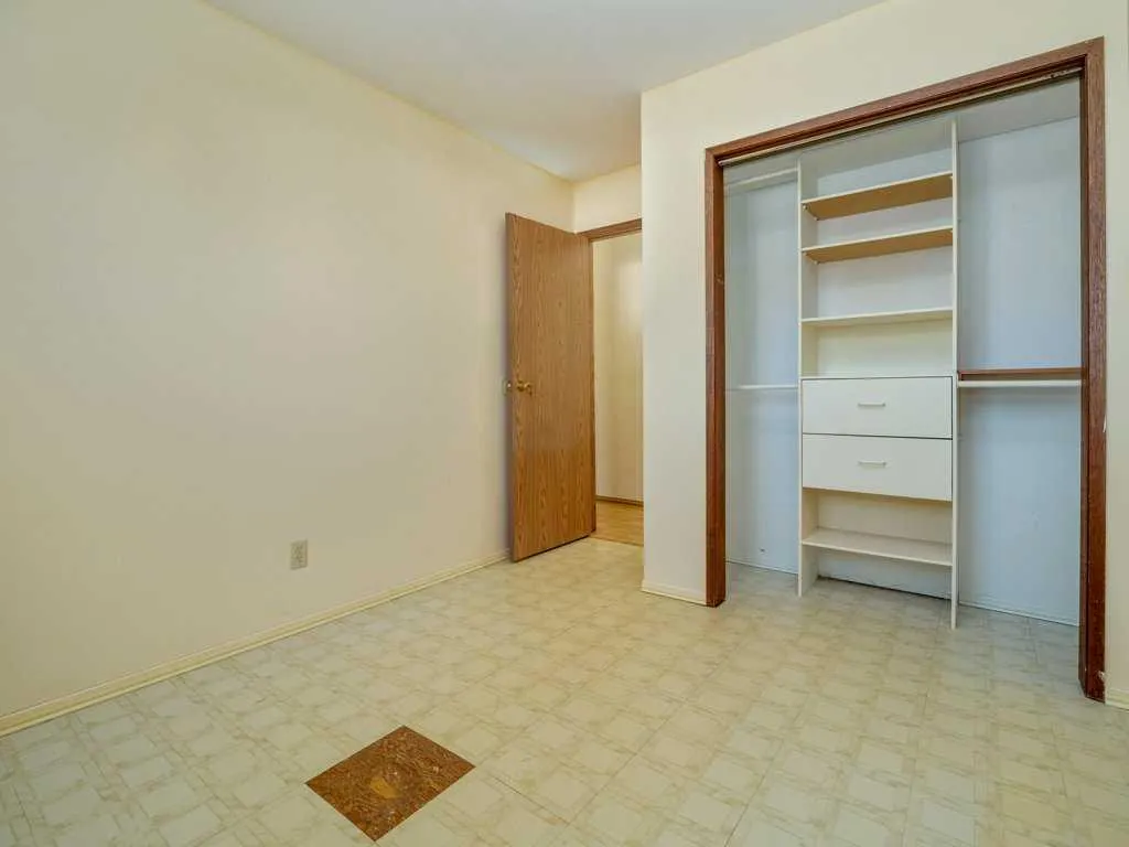 43 Ryerson Road W