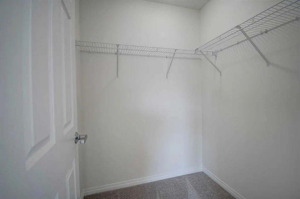 221 Hillcrest Gardens SW