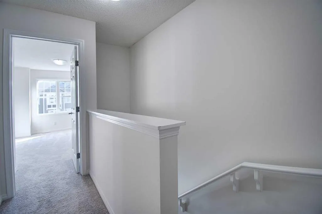 221 Hillcrest Gardens SW