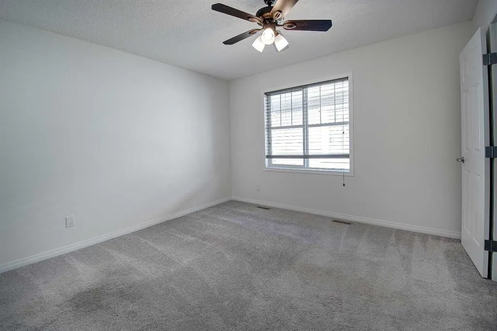 221 Hillcrest Gardens SW