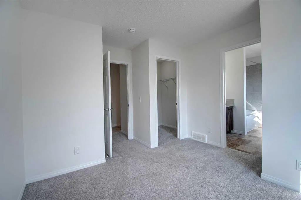 221 Hillcrest Gardens SW