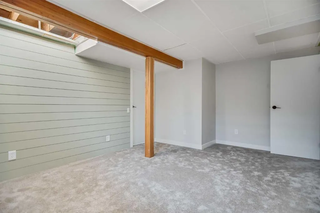 92 Woodford Drive SW