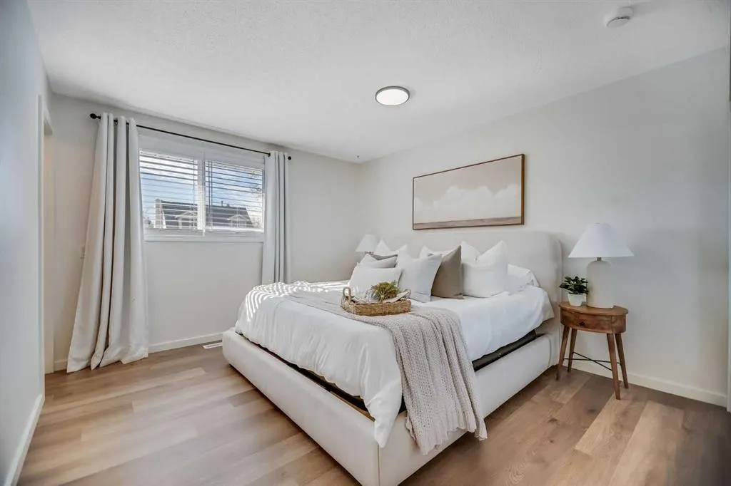 92 Woodford Drive SW