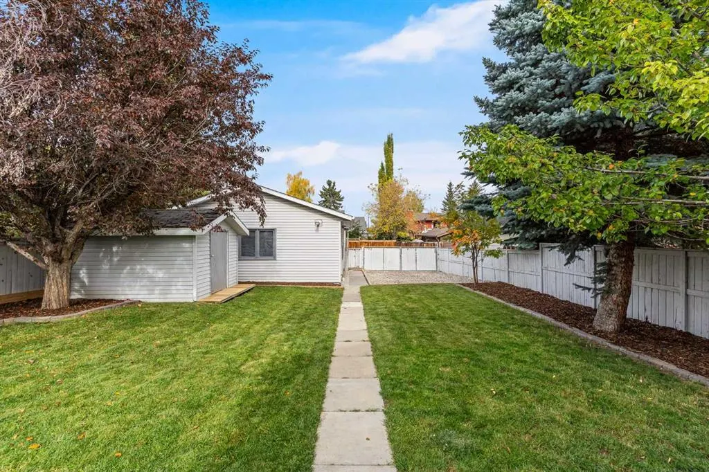 92 Woodford Drive SW