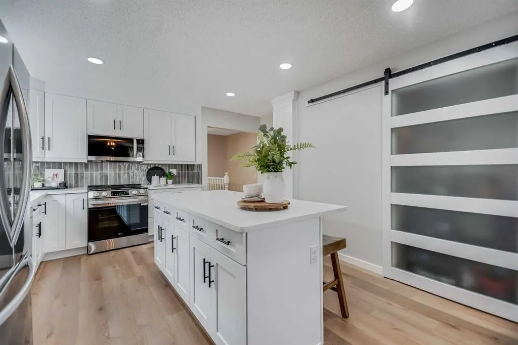 92 Woodford Drive SW