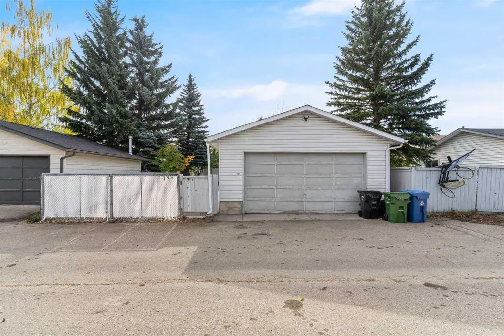 92 Woodford Drive SW