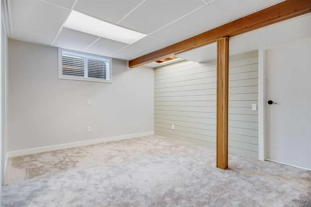92 Woodford Drive SW