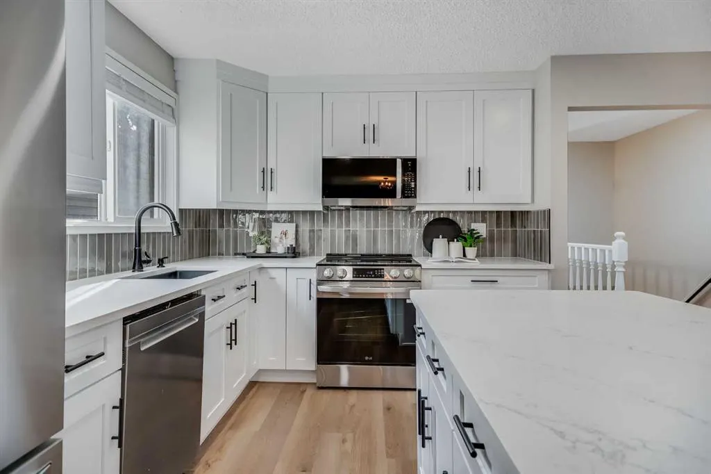 92 Woodford Drive SW