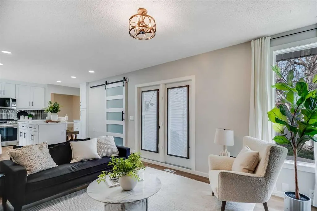 92 Woodford Drive SW