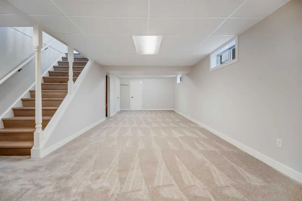 92 Woodford Drive SW