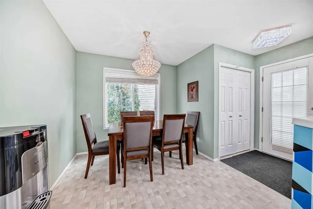 28 Country Hills Manor NW