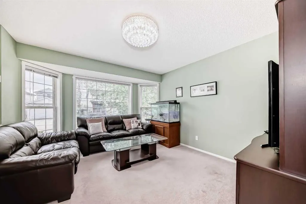 28 Country Hills Manor NW