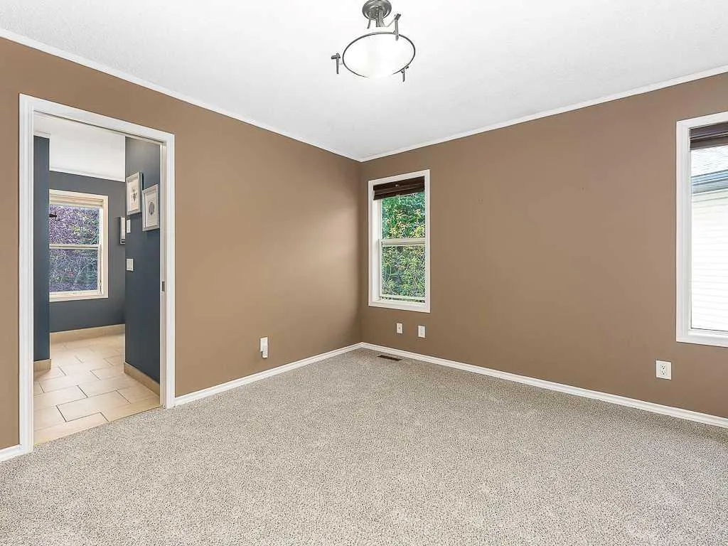 323 Bridlewood Circle SW