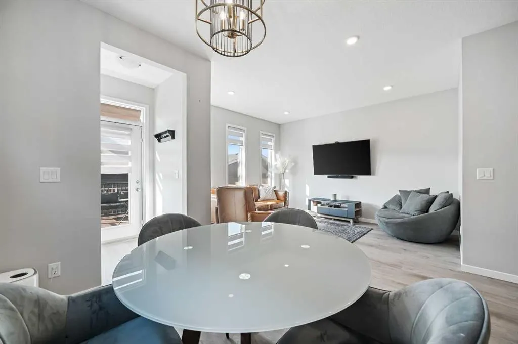 856 West Lakeview Drive
