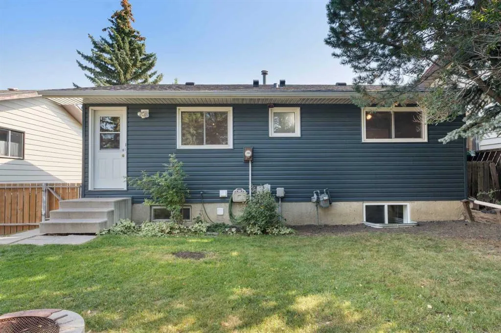 39 Bearberry Crescent NW