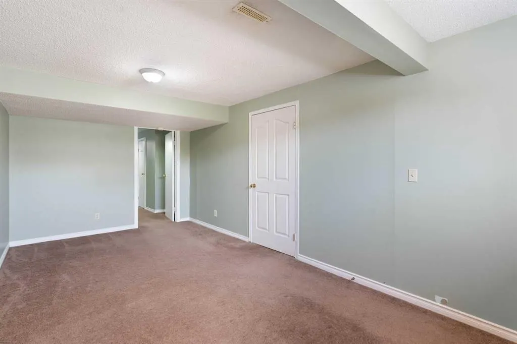 39 Bearberry Crescent NW