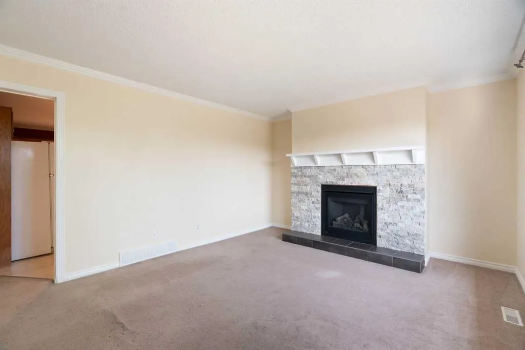 39 Bearberry Crescent NW