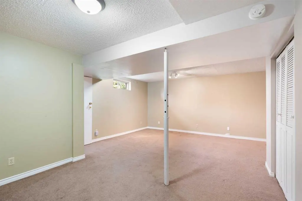 39 Bearberry Crescent NW